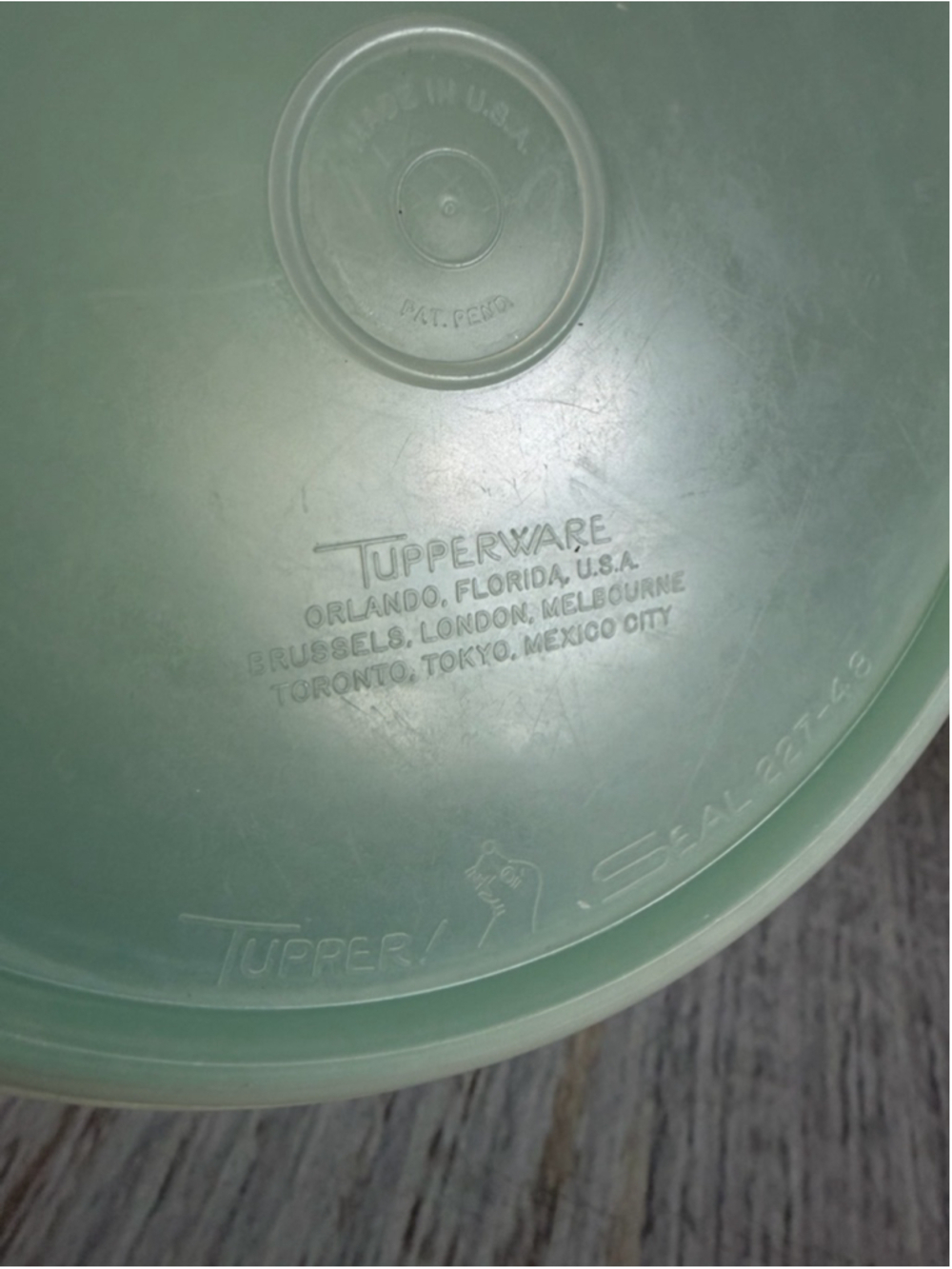 Tupperware Green Wonderlier Bowl with White Lid One Size - Picture 2 of 7